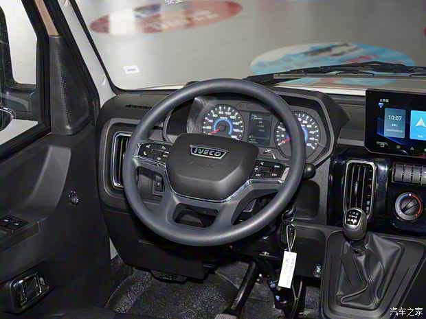 南京依维柯 依维柯得意 2023款 多功能客车