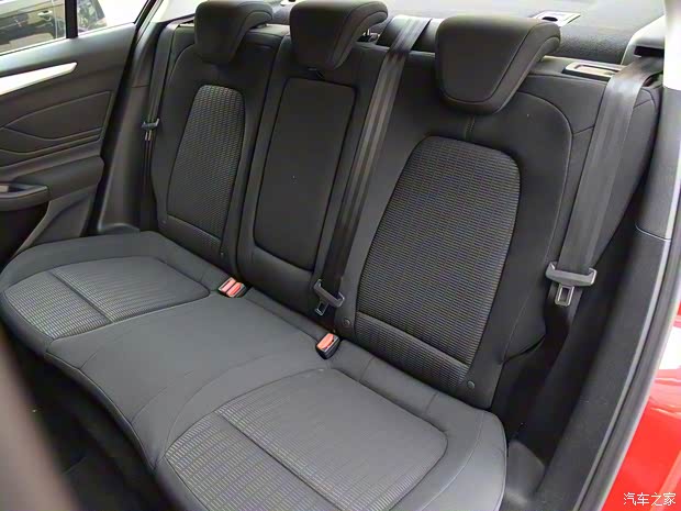 長(zhǎng)安福特 福克斯 2019款 三廂 1.5L 手動(dòng)鋒躍型