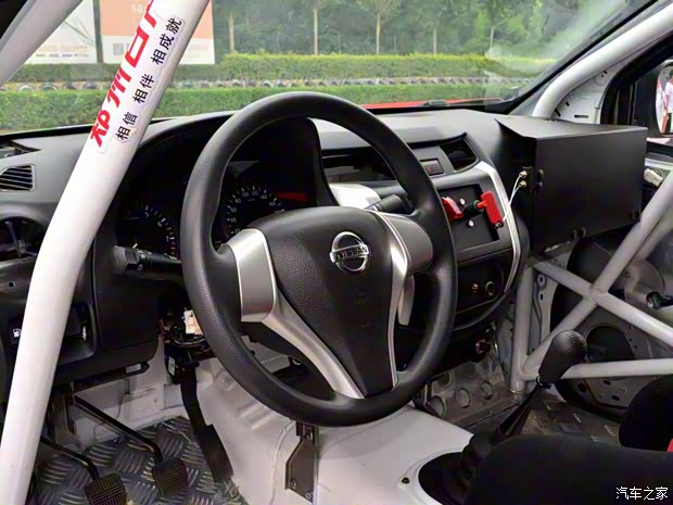 鄭州日產(chǎn) 納瓦拉 2017款 2.5L手動四驅(qū)旗艦版QR25