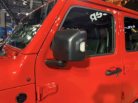 2022款 2.0T 高地四门版 2022款 2.0T 高地四门版