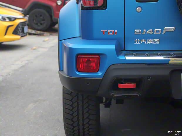 北京越野 北京BJ40 2023款 2.0D 自動四驅(qū)刀鋒英雄版?zhèn)b客型