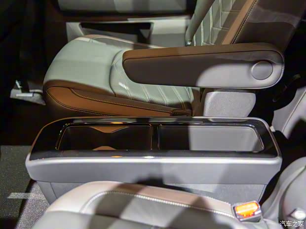 日产(进口) Pathfinder 2021款 3.5L Platinum 4WD 美国版