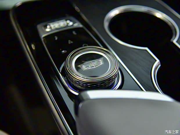 上汽通用凯迪拉克 LYRIQ锐歌 2022款 后驱长续航豪华版 上汽通用凯迪拉克 LYRIQ锐歌 2022款 后驱长续航豪华版