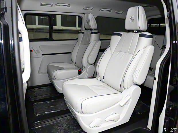 東風風行 風行M7 2022款 領(lǐng)爵款 2.0T 自動侯爵版