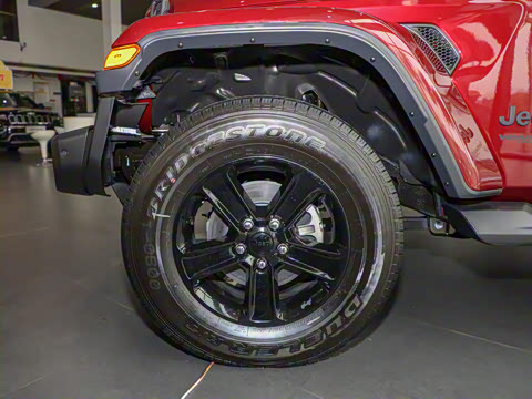 2022款 2.0T 高地四门版 2022款 2.0T 高地四门版