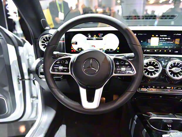 奔驰(进口) 奔驰CLA级 2019款 CLA 250 奔驰(进口) 奔驰CLA级 2019款 CLA 250