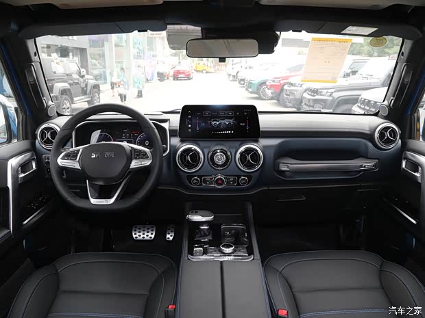 北京越野 北京BJ40 2023款 2.0D 自動四驅(qū)刀鋒英雄版?zhèn)b客型