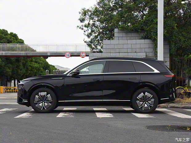 小鹏汽车 小鹏G9 2024款 570 Pro 小鹏汽车 小鹏G9 2024款 570 Pro