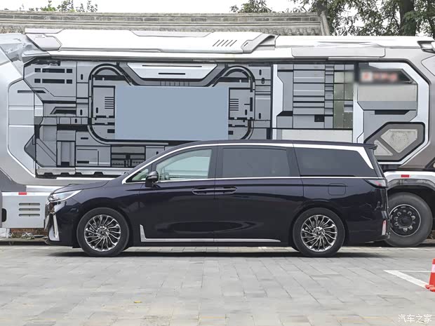 岚图汽车 梦想家 2024款 PHEV 超长续航旗舰版