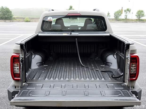 上汽大通 星際H 2023款 2.0T 自動(dòng) 柴油雙增壓四驅(qū)牛魔王版