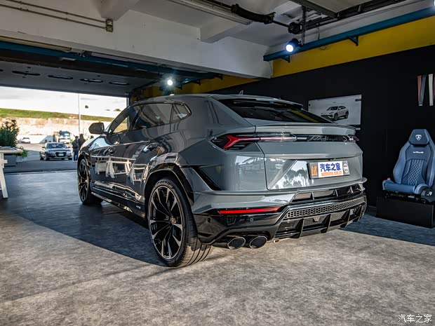 兰博基尼 Urus 2023款 4.0T V8 S 兰博基尼 Urus 2023款 4.0T V8 S