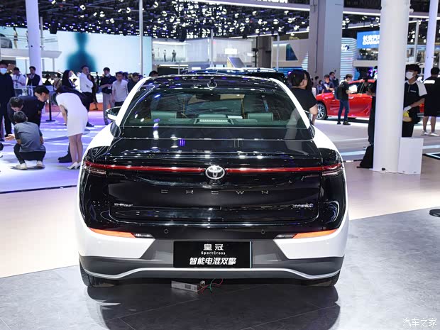 丰田(进口) 皇冠(进口) 2023款 2.4T SportCross HEV四驱至尊版 丰田(进口) 皇冠(进口) 2023款 2.4T SportCross HEV四驱至尊版