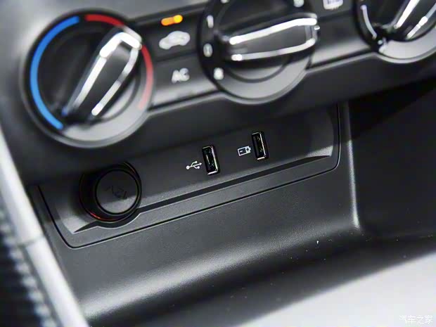 上汽集團(tuán) 名爵ZS 2018款 1.5L 手動(dòng)65寸巨幕天窗版