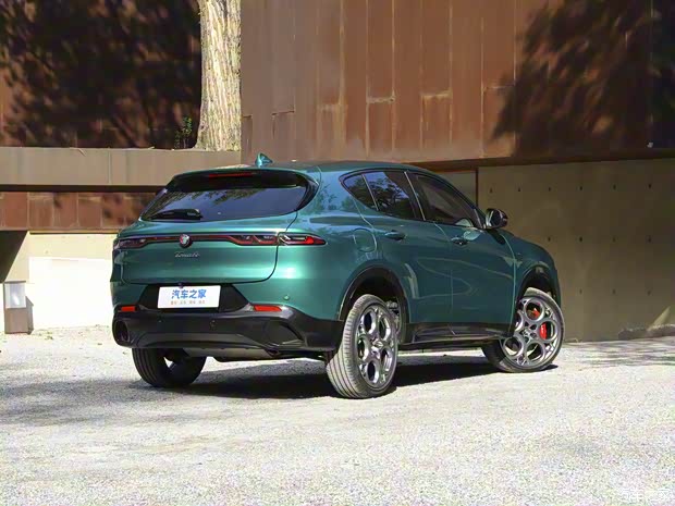 阿尔法·罗密欧 Tonale托纳利 2023款 2.0T 268HP AWD Veloce赛道版 阿尔法·罗密欧 Tonale托纳利 2023款 2.0T 268HP AWD Veloce赛道版