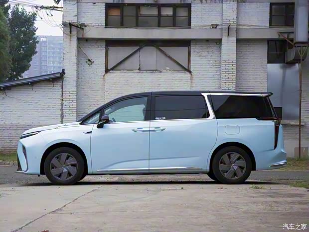 上汽大通 大家9 2024款 長續(xù)航 高山七座版