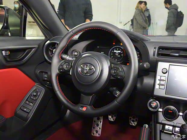 丰田(进口) 丰田86 2022款 GR 86 2.4L 手动基本型 丰田(进口) 丰田86 2022款 GR 86 2.4L 手动基本型