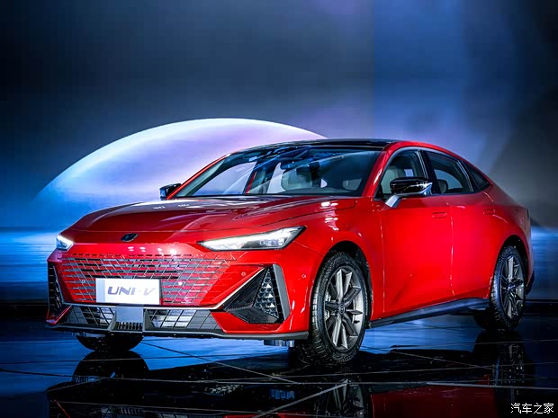 長(zhǎng)安汽車(chē) 長(zhǎng)安UNI-V 2022款 基本型