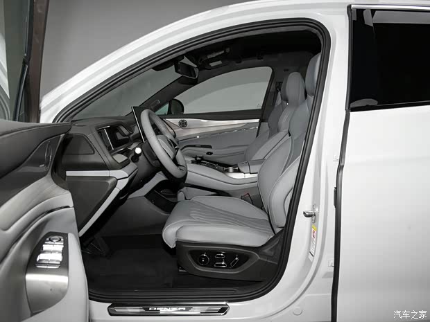 腾势汽车 腾势N7 2023款 高配基本型 腾势汽车 腾势N7 2023款 高配基本型