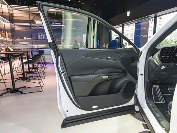 雷克萨斯 雷克萨斯RX 2023款 500h F SPORT Performance 中国台湾版