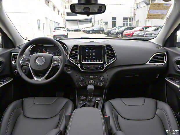 广汽菲克Jeep 自由光 2020款 2.0T 四驱精英版 广汽菲克Jeep 自由光 2020款 2.0T 四驱精英版