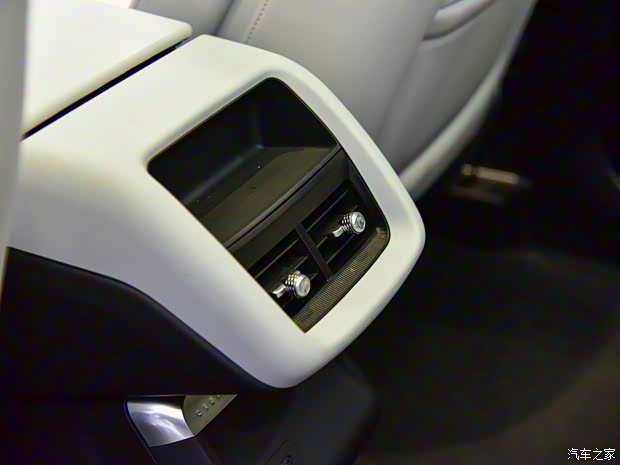 上汽通用凯迪拉克 LYRIQ锐歌 2022款 后驱长续航豪华版 上汽通用凯迪拉克 LYRIQ锐歌 2022款 后驱长续航豪华版