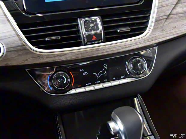 上汽通用五菱 寶駿730 2019款 1.5T CVT旗艦版