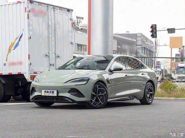 比亚迪 海豹 2022款 700km 长续航后驱版