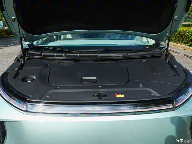 上汽大通 上汽大通MAXUS 大家MIFA9 2024款 长续航 高山旗舰版