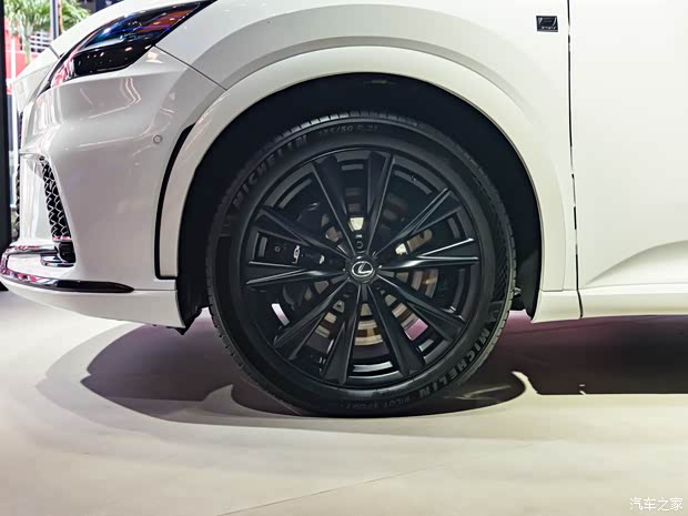 雷克萨斯 雷克萨斯RX 2023款 500h F SPORT Performance 中国台湾版