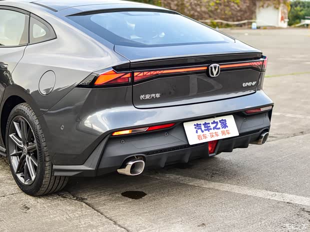 長(zhǎng)安汽車 長(zhǎng)安UNI-V 2022款 基本型