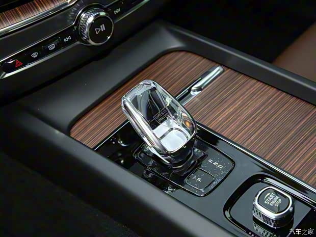 沃尔沃亚太 沃尔沃XC60 2024款 B5 四驱智远豪华版 沃尔沃亚太 沃尔沃XC60 2024款 B5 四驱智远豪华版