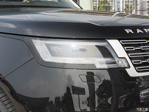 路虎(進(jìn)口) 攬勝 2024款 3.0 L6 400PS 典范加長(zhǎng)版