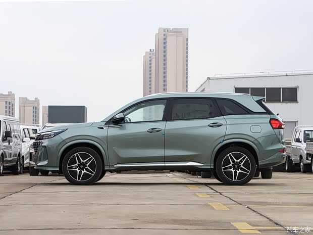 赛力斯蓝电 蓝电E5 2023款 1.5L DE-i 100KM臻享型 5座 赛力斯蓝电 蓝电E5 2023款 1.5L DE-i 100KM臻享型 5座