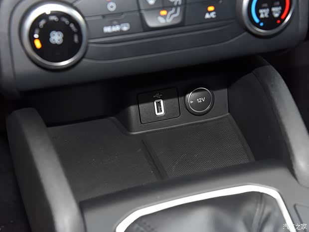 长安福特 福克斯 2019款 三厢 1.5L 手动锋跃型