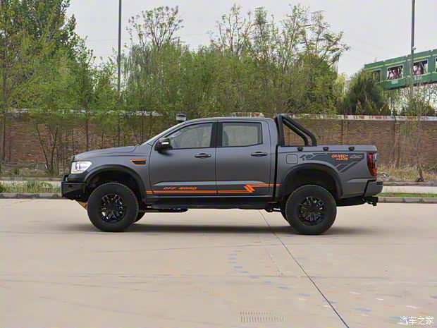 中兴汽车 中兴1986 2023款 2.0T竞技版自动汽油四驱超豪华标双 中兴汽车 中兴1986 2023款 2.0T竞技版自动汽油四驱超豪华标双