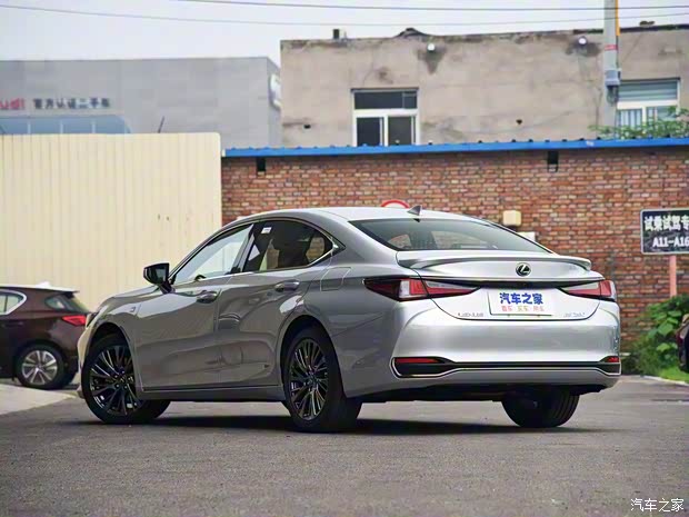 雷克萨斯 雷克萨斯ES 2018款 260 F SPORT 雷克萨斯 雷克萨斯ES 2018款 260 F SPORT