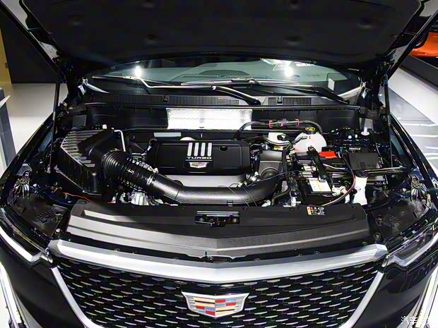 上汽通用凯迪拉克 凯迪拉克XT6 2022款 2.0T 七座四驱豪华120周年限量版