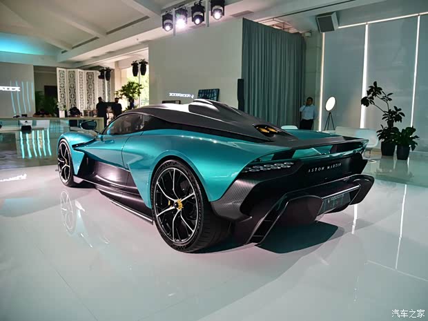 阿斯顿·马丁 Valhalla 2021款 4.0T PHEV 基本型