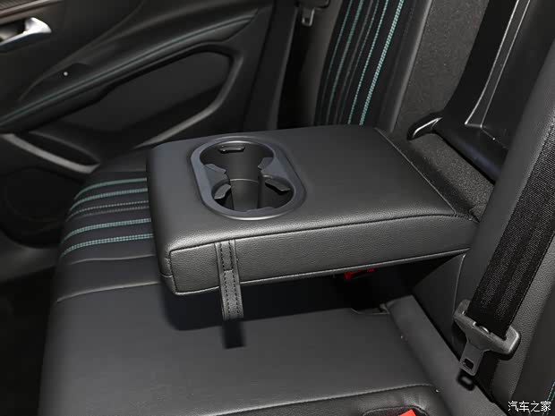 東風(fēng)標(biāo)致 標(biāo)致4008 2022款 400THP 炫夜科技版