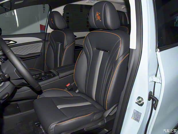 东风风行 风行游艇 2022款 1.5T DCT扬帆版 东风风行 风行游艇 2022款 1.5T DCT扬帆版