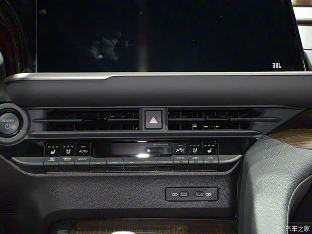 丰田(进口) 皇冠(进口) 2024款 Sedan 丰田(进口) 皇冠(进口) 2024款 Sedan