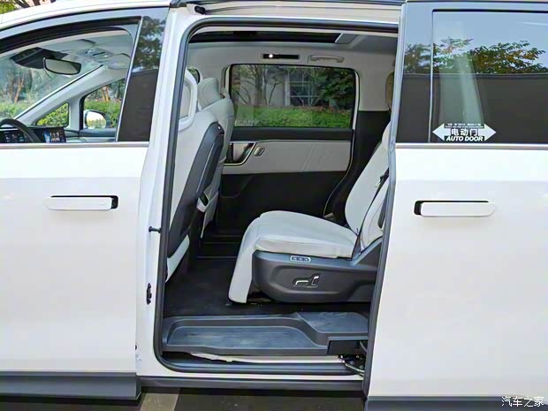 上汽大通 上汽大通MAXUS G70 2023款 2.0T 自動(dòng)旗艦版 上汽大通 上汽大通MAXUS G70 2023款 2.0T 自動(dòng)旗艦版