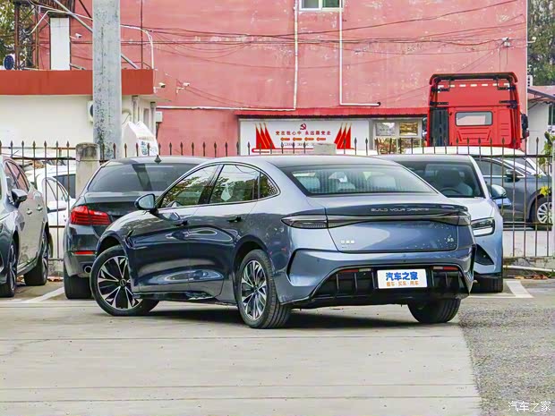 比亚迪 海豹 2022款 550km 标准续航后驱版精英型