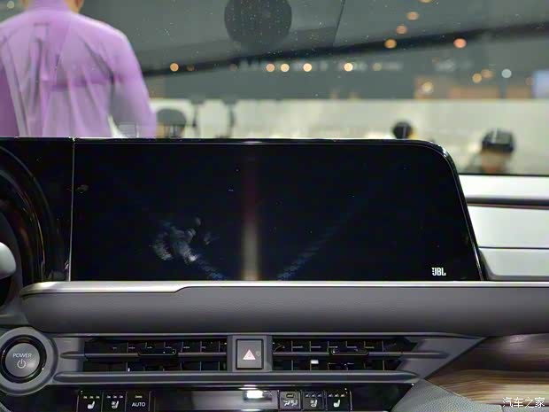 丰田(进口) 皇冠(进口) 2024款 Sedan 丰田(进口) 皇冠(进口) 2024款 Sedan