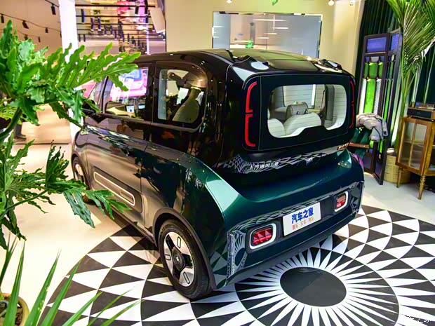 上汽通用五菱 宝骏KiWi EV 2021款 高定版时髦金