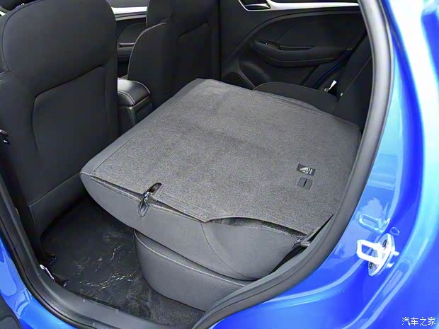 上汽集團(tuán) 名爵ZS 2018款 1.5L 手動(dòng)65寸巨幕天窗版