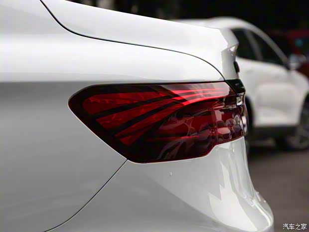 吉利汽车 缤瑞 2021款 1.4T CVT F-TYPE运动版