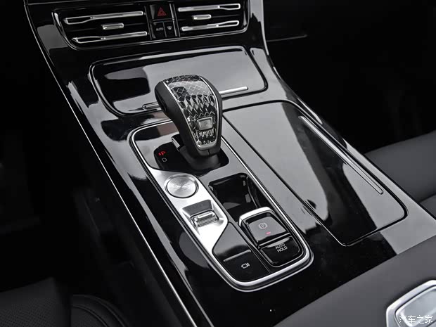 广汽乘用车 传祺M8 2024款 大师系列 390T