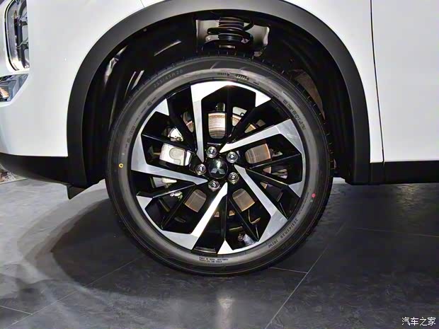 广汽三菱 欧蓝德 2022款 1.5T CVT四驱高配版 7座 广汽三菱 欧蓝德 2022款 1.5T CVT四驱高配版 7座