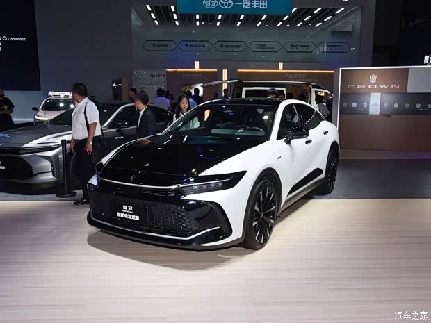 丰田(进口) 皇冠(进口) 2023款 2.4T SportCross HEV四驱至尊版 丰田(进口) 皇冠(进口) 2023款 2.4T SportCross HEV四驱至尊版